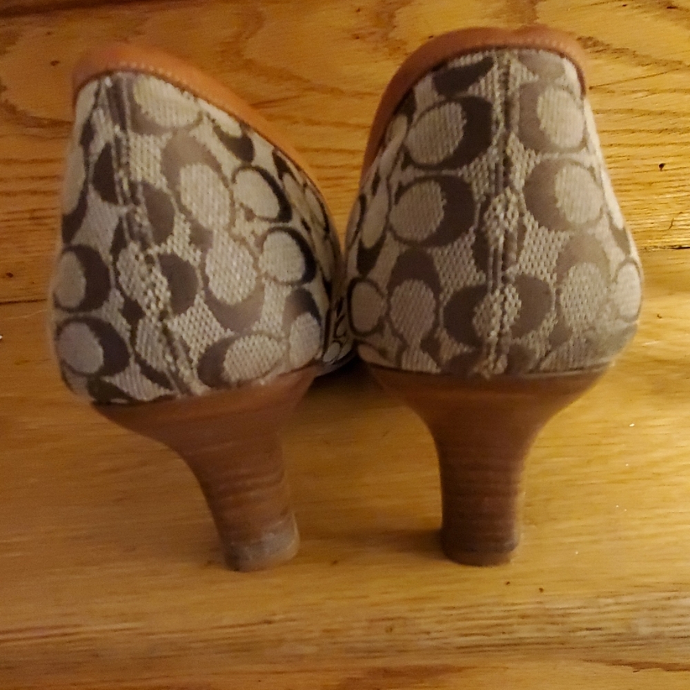 Coach Pumps - Picture 5 of 6